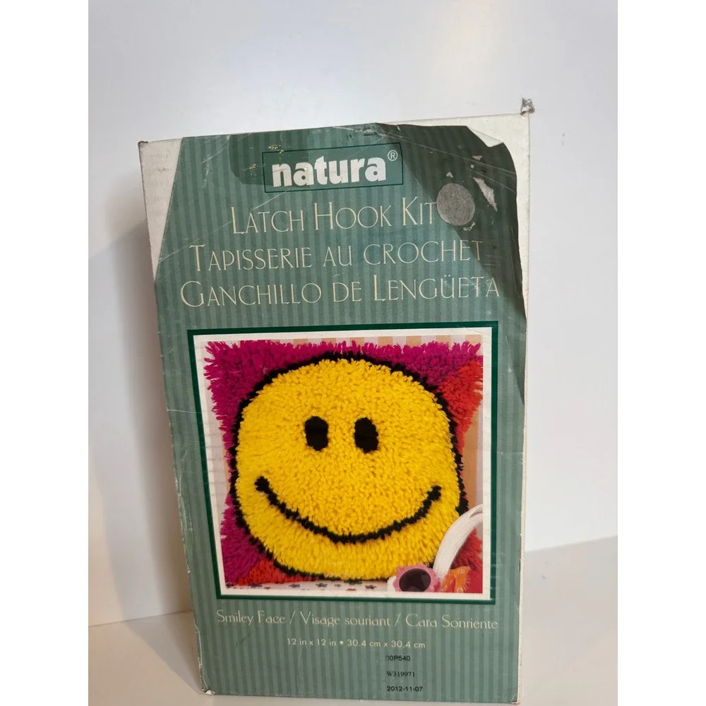 Natura Smiley Face Latch Hook‎ Kit 12x12 Complete Craft Kit Yarn Canvas Retro
